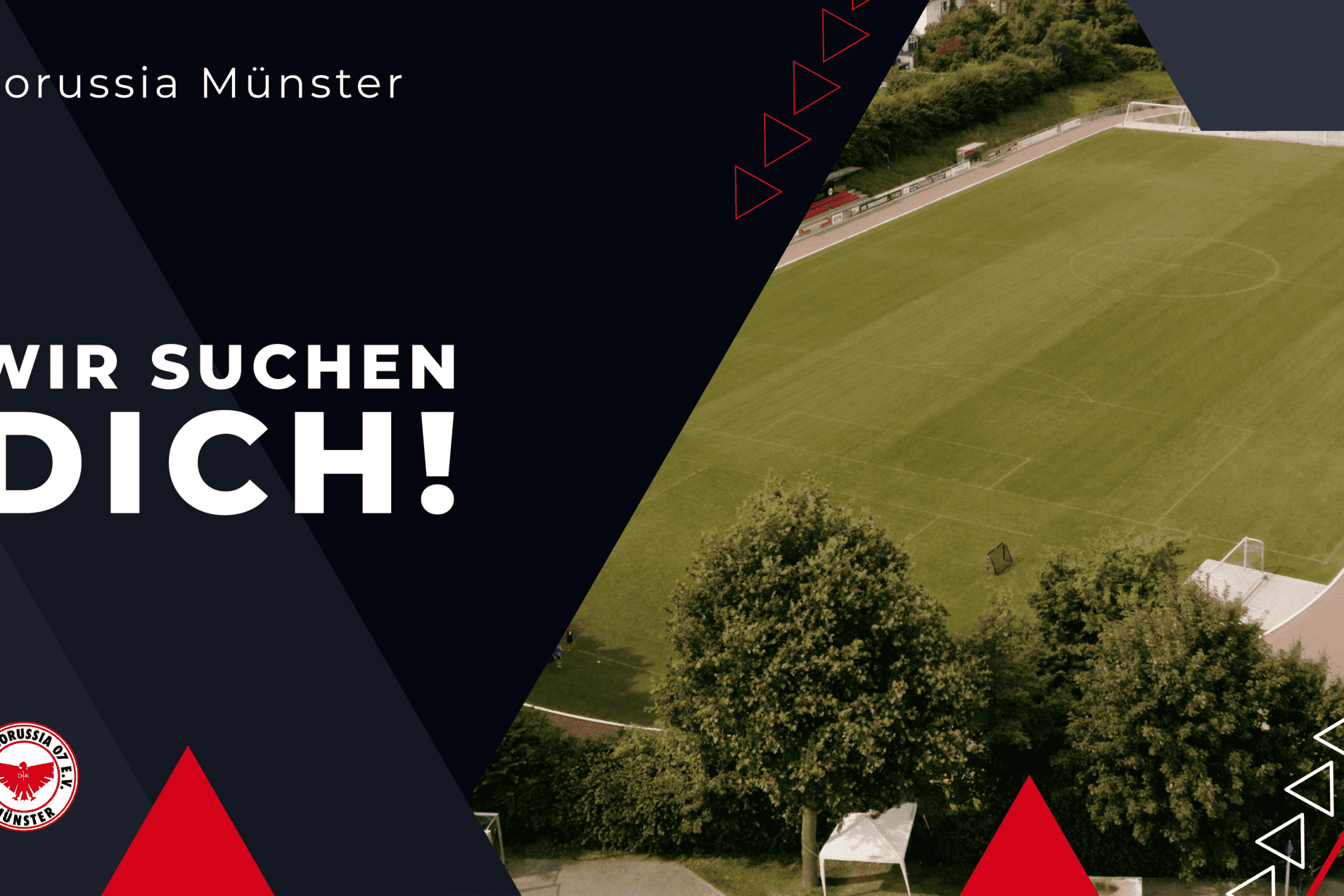Grafik von Borussia Münster mit dem Text "Wir suchen dich!" über einem grünen Fußballfeld und dekorativen geometrischen Formen.
