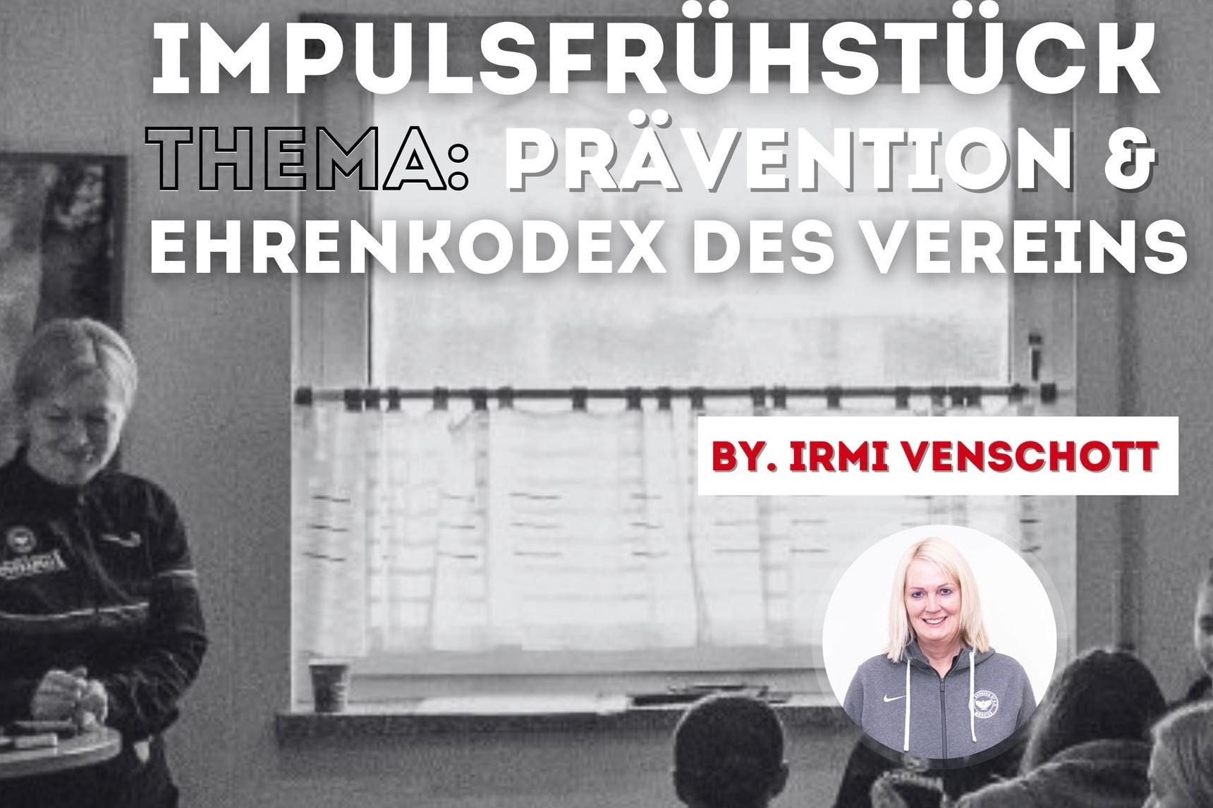 Schwarzweißaufnahme einer Referentin während eines Impulsfrühstücks zum Thema Prävention im Vereinskontext.